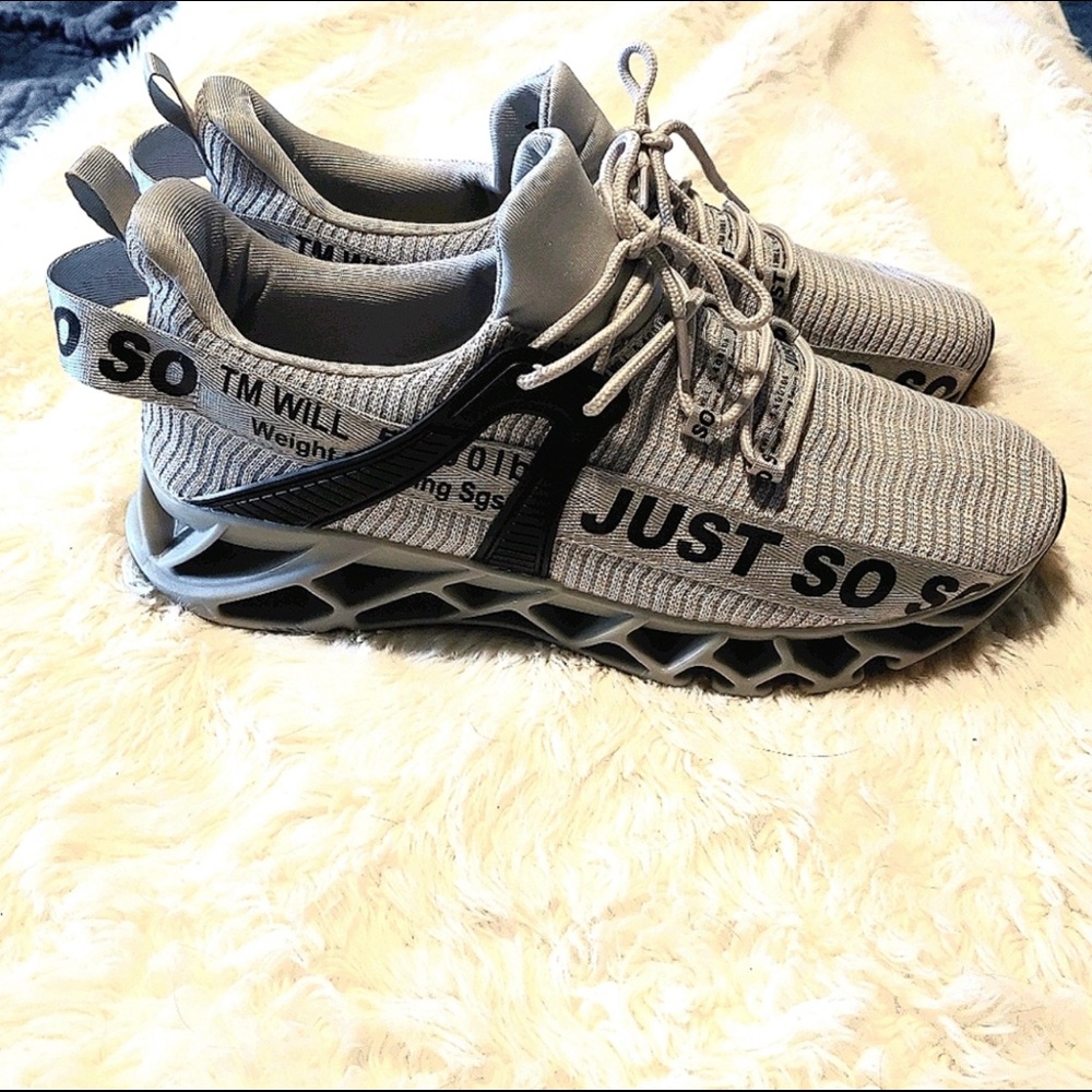 NWOT SNEAKERS tennis, Running shoes